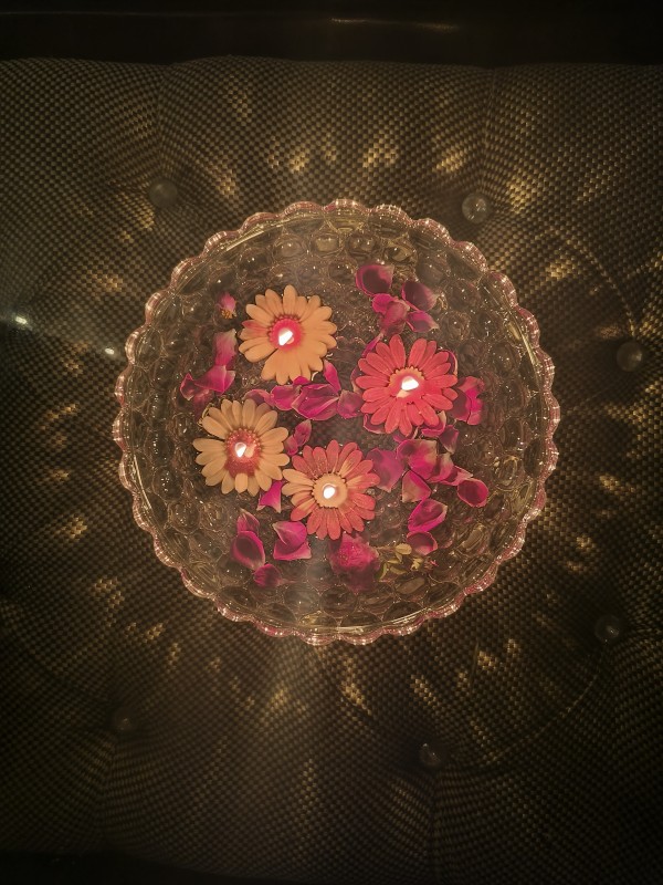 Floating Daisy Glow Candle